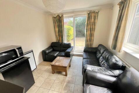 P01685-STUDENT FIVE DOUBLE BEDROOMS, WINTON photo 3
