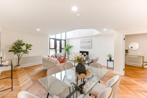 London, SW1P - property photo