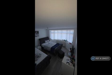 Tangmere Gardens, Northolt, UB5 photo 5