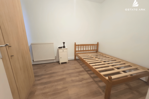 First Floor Flat, Asplins Road, Tottenham, Haringey, London photo 3