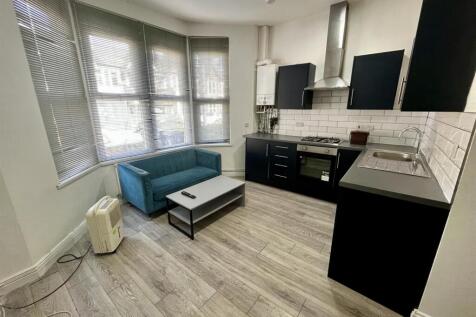 1 bed flat to rent Whitchurch Road, Cardiff CF14