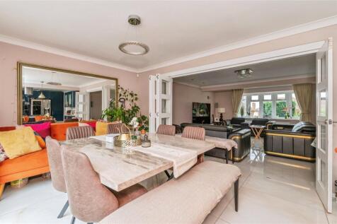 Dining Into Lounge