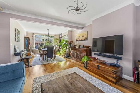 60 Bassett Gardens, Isleworth TW7 4QY-8.jpg