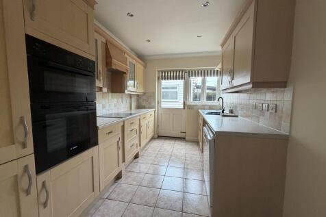4 Bedroom Detatched House, Bramble Tye, Harwich, CO12 photo 3