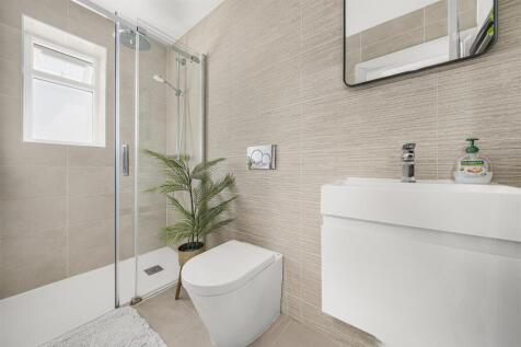 10 Lawn Cl, Datchet, Slough SL3 9JZ2.jpg