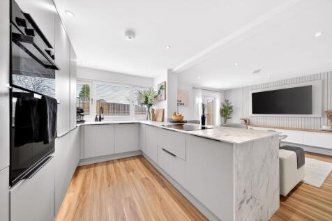 Open Plan Kitchen and Lounge