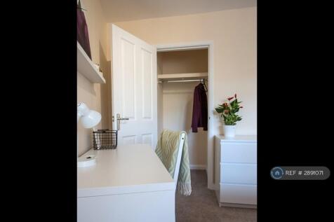 Rm3 - Wfh Desk, Good Storage