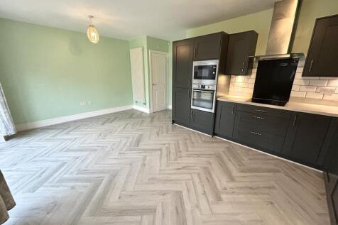 Elmwood Grove, Manchester, M9 photo 4