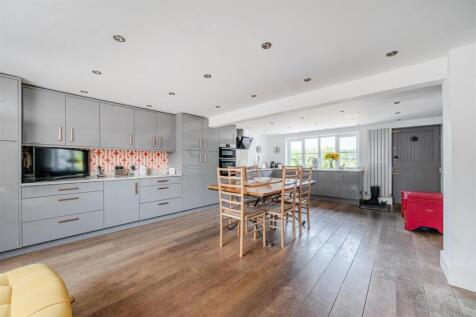 kitchen 2.jpg