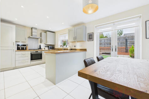 CAM02494G0-PR0044-STILL008