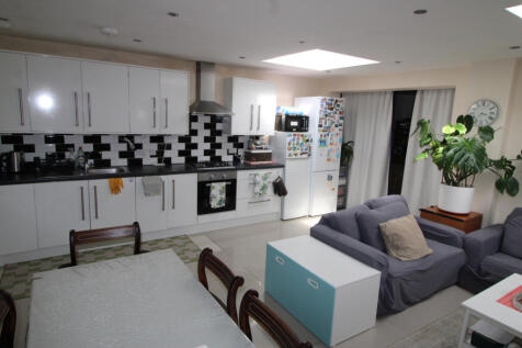4 Bedroom House on Popes Lane