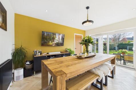 Open Plan Kitchen / Dining