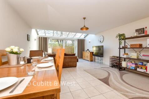 Kitchen / Lounge / Diner