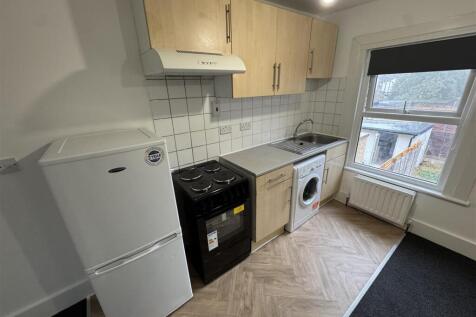 Balham Road, Edmonton, N9 photo 5