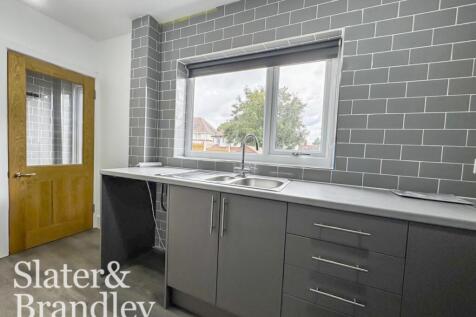 Longford Crescent, Nottingham, Nottinghamshire, NG6 photo 5