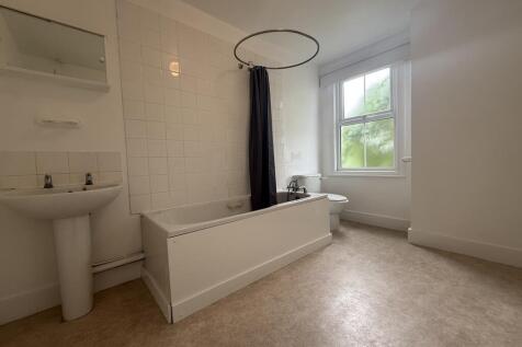 Douglas Road, Maidstone, Kent, ME16 photo 4