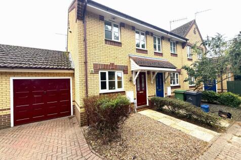 2-bed terraced on Yarrow Close, Thetford, Norfolk, £1,250/mo
