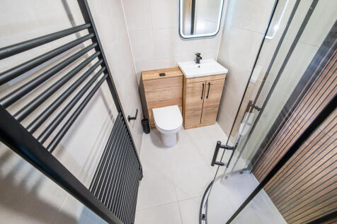 Room 6 ensuite 