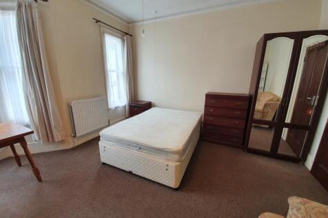 5-bed terraced on 24 Charlotte Street, Leamington Spa, £2,325/mo