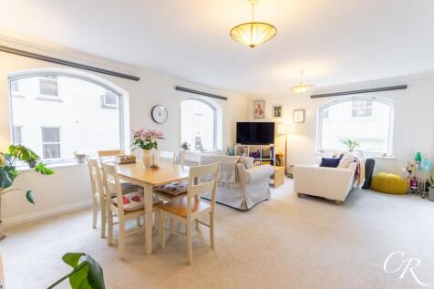 Sitting/Dining Room