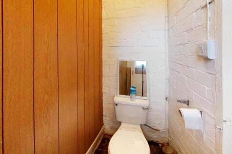 100-Lorne-Road-F1-Bathroom(1).jpg