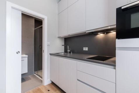 Flat 6 68 Arodene Road photo 3