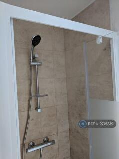 Upstairs En-Suite For Rooms 1 &amp; 2 