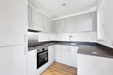 2 bedroom First Floor Flat in Chichester photo 4