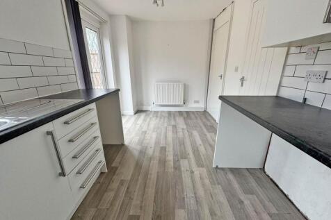 Hopkin Avenue, Derker photo 5