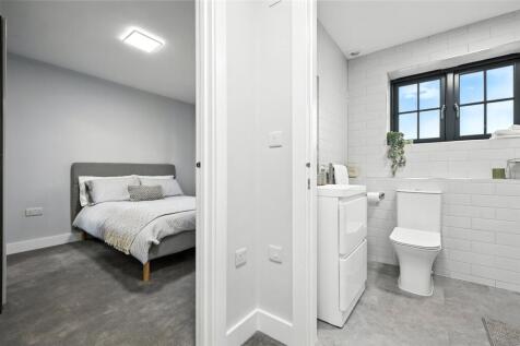 Bedroom/Shower Room