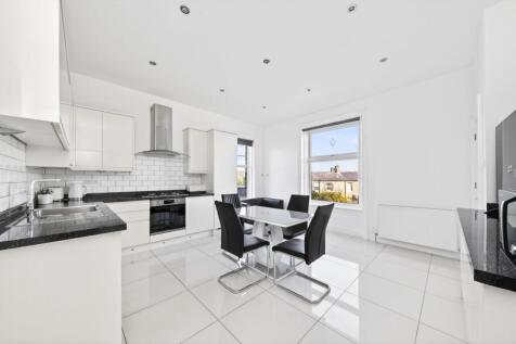 OPEN PLAN DINING KITCHEN