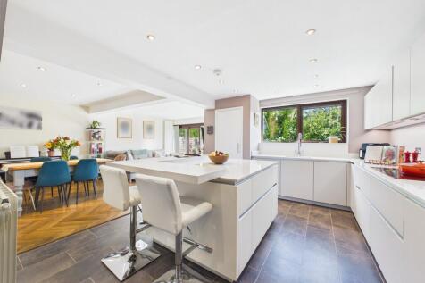Kitchen/dining ro...