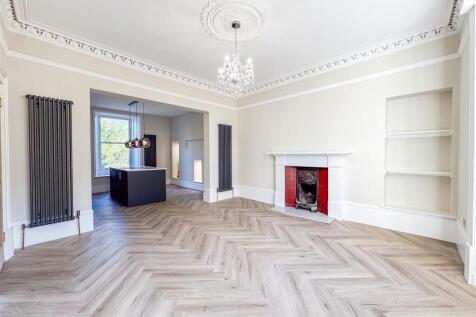 Family/Kitchen/Lounge