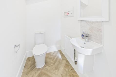 CAM02519G0-PR0335-STILL009