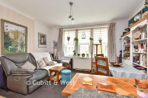 Lounge/ Kitchen