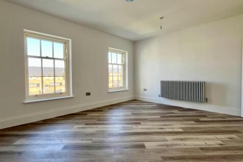 Dining room (2).jpeg