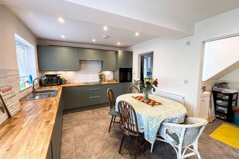 Kitchen &amp; Dining