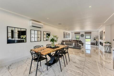 Meadow View, Mile Flat-Kitchen Family Room (7).jpg