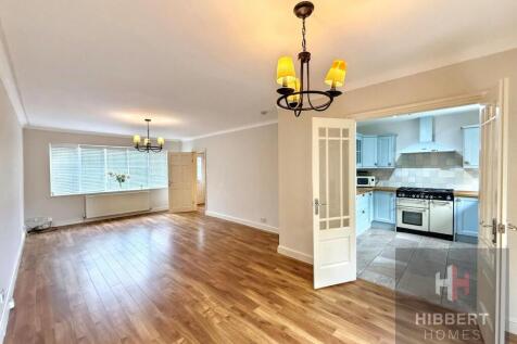 Broomfield Lane, Hale, WA15 photo 3