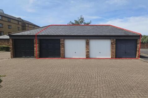 1 - Four Garages in Redcliffe - Red Line.jpg