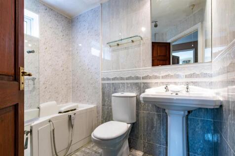 8 Morton Close-13.jpg