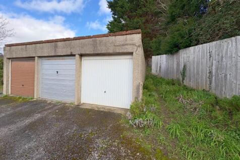 White garage.jpg