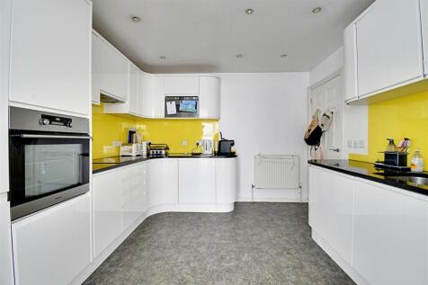 Kitchen 1.jpg