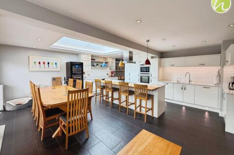 Kitchen/ Dining Room