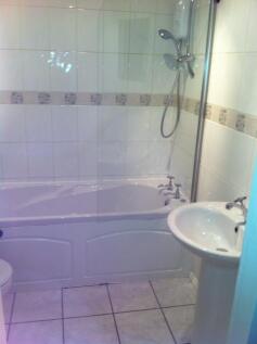 93 FOXDALE BATHROOM.jpg