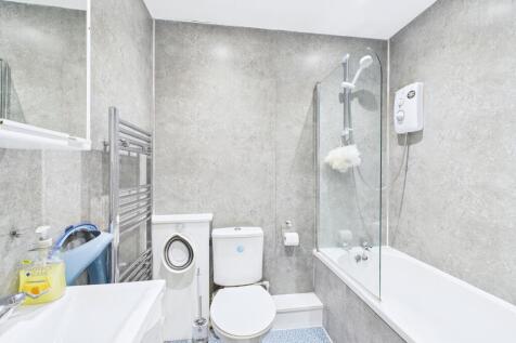 CAM01909G0-PR0447-STILL009