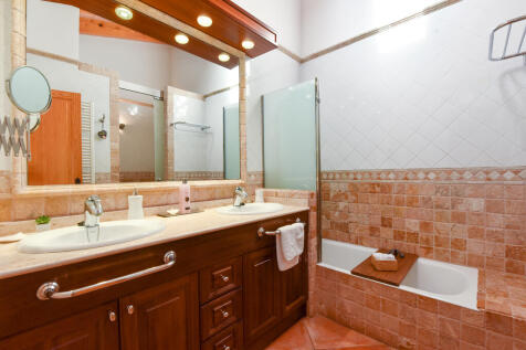One of 4 bathrooms