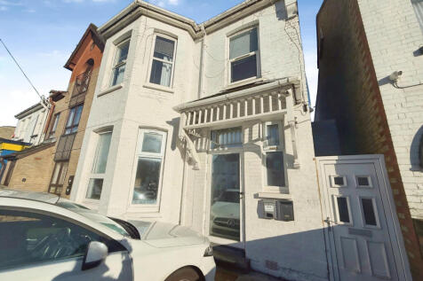 THREE BEDROOM GROUND FLOOR FLAT