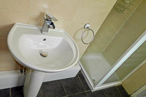 38Alfred_Bathroom2