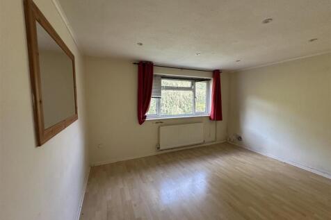Willoughby Court photo 3